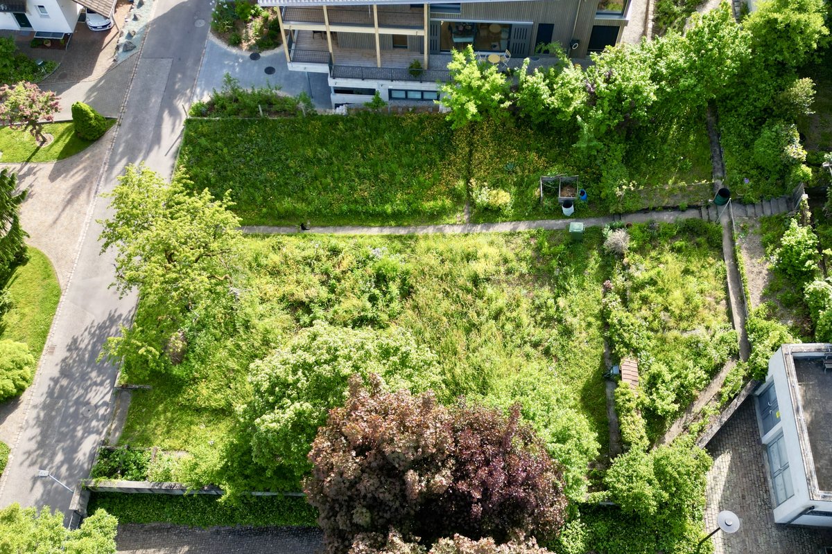 Drohnenaufnahme der Parzelle Nr. 5205 an der Friedhofstrasse in Umiken im heutigen Zustand
